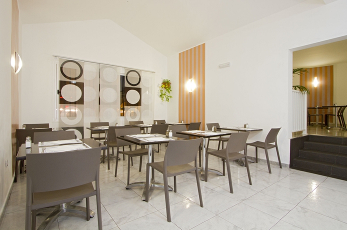 Imagen del bar/restaurante del Apartamentos Ereza Los Hibiscos - Adults Only. Foto 16