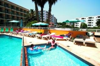 Imagen de la piscina del Apartamentos Es Cañe. Foto 4