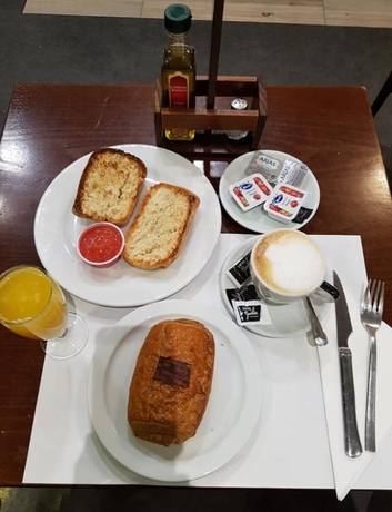 Imagen del bar/restaurante del Apartamentos Espahotel Plaza Basílica. Foto 2