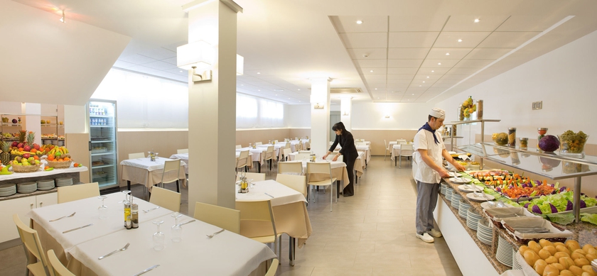 Imagen del bar/restaurante del Apartamentos Estudios Rh Sol. Foto 3