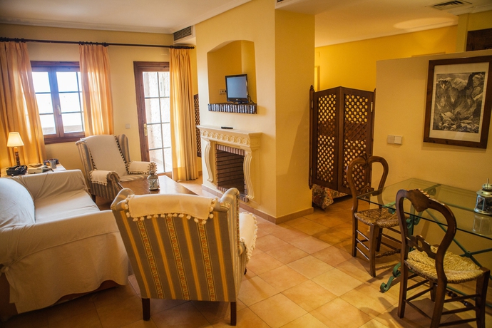 Imagen de los interiores del Apartamentos Estudios Turisticos Bahia Sur. Foto 10