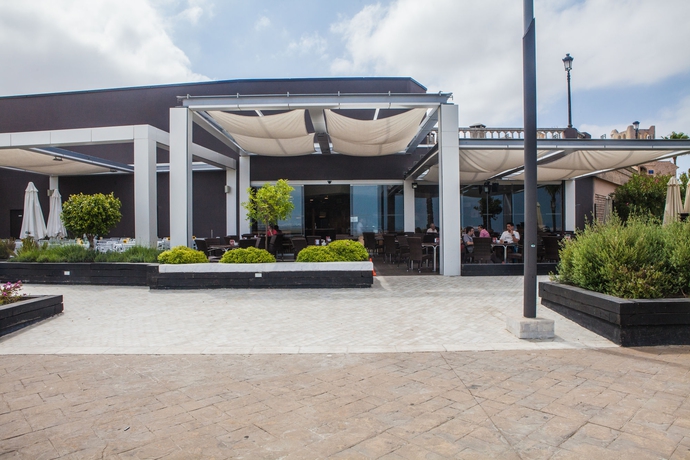 Imagen de los exteriores del Apartamentos Estudios Turisticos Bahia Sur. Foto 8