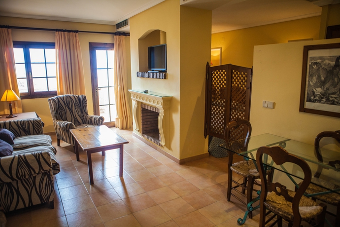 Imagen de los interiores del Apartamentos Estudios Turisticos Bahia Sur. Foto 11