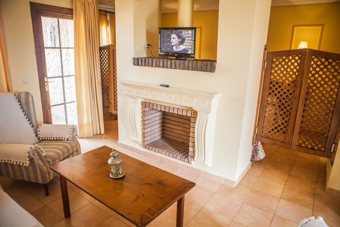 Imagen de los interiores del Apartamentos Estudios Turisticos Bahia Sur. Foto 14