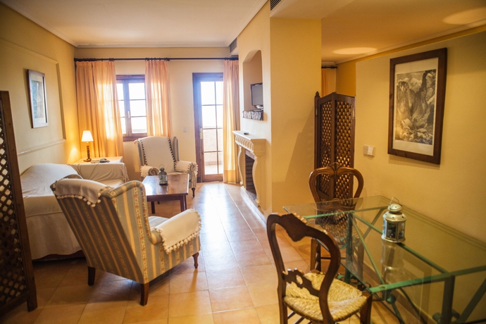 Imagen de los interiores del Apartamentos Estudios Turisticos Bahia Sur. Foto 15