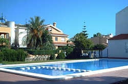 Imagen de la piscina del Apartamentos Euromar I-II (.). Foto 2