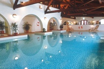 Imagen de la piscina del Apartamentos Europa, Camp Nou. Foto 7