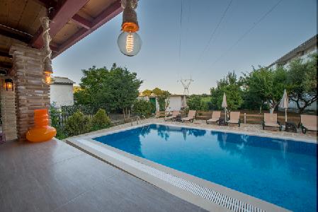 Imagen de la piscina del Apartamentos Evans Studios. Foto 8