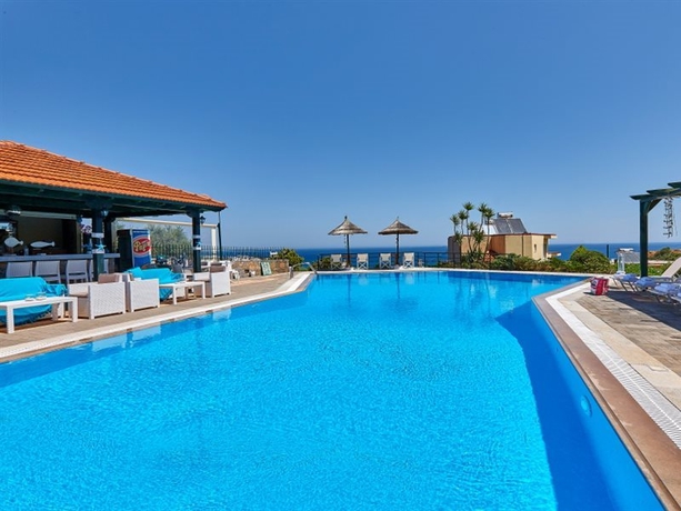 Imagen de la piscina del Apartamentos Everest, Creta. Foto 8