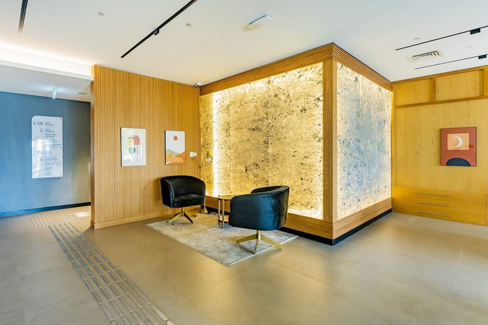 Imagen de los interiores del Apartamentos Expo Village Serviced. Foto 18