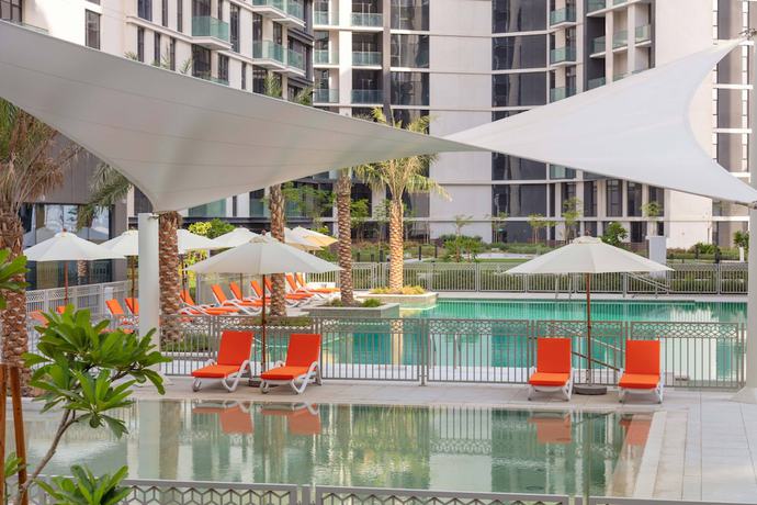 Imagen de la piscina del Apartamentos Expo Village Serviced. Foto 20