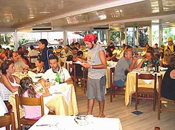 Imagen del bar/restaurante del Apartamentos FELICE, Roseto Degli Abruzzi. Foto 2