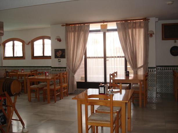 Imagen del bar/restaurante del Apartamentos Fénix, Roquetas de Mar. Foto 7