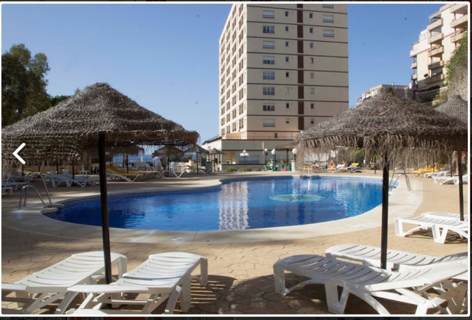 Imagen de la piscina del Apartamentos First Flatotel Internacional. Foto 20