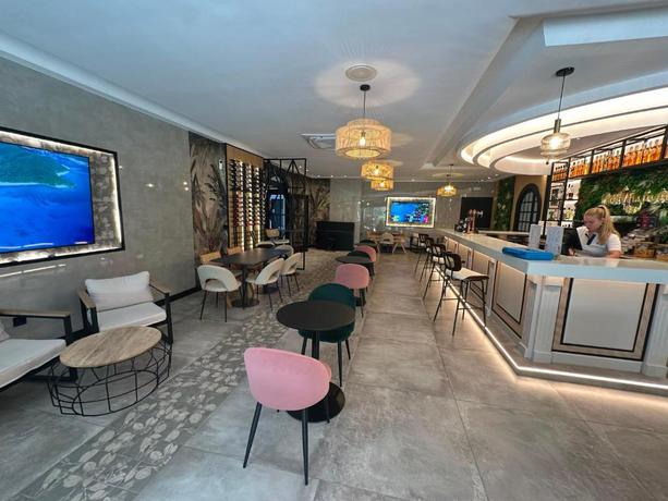 Imagen del bar/restaurante del Apartamentos First Flatotel Internacional. Foto 5