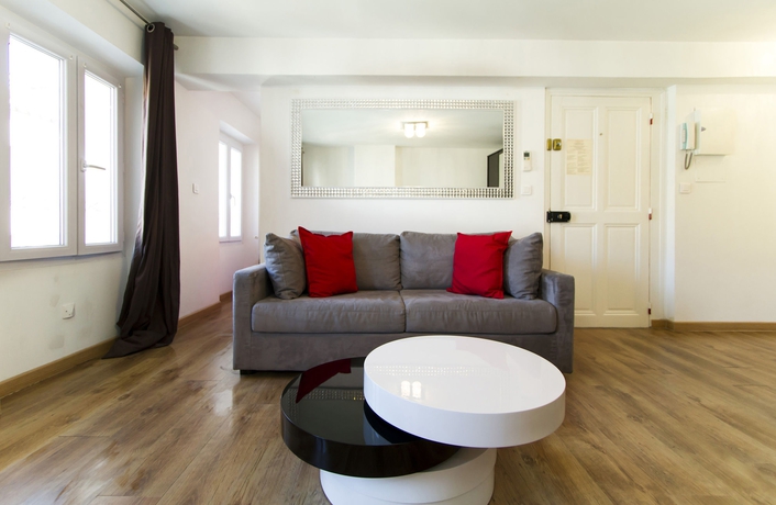 Imagen de los interiores del Apartamentos Florella Clemenceau. Foto 14