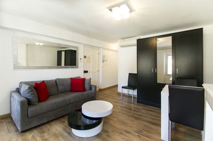 Imagen de los interiores del Apartamentos Florella Clemenceau. Foto 15