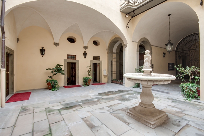 Imagen de los exteriores del Apartamentos Florence, Florencia. Foto 15