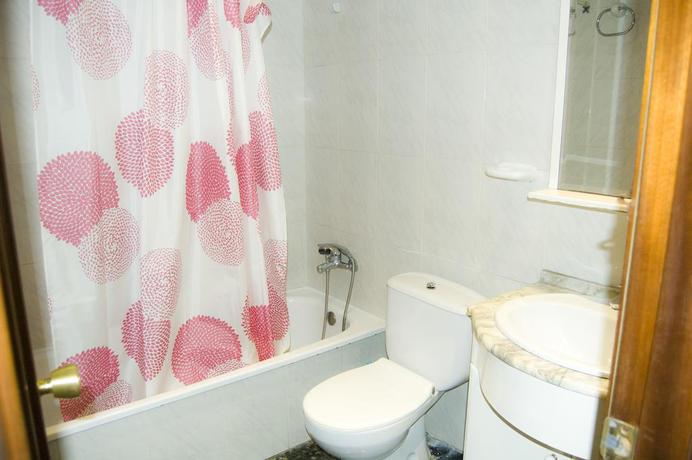 Imagen de la habitación del Apartamentos Flores, Lloret de Mar. Foto 2