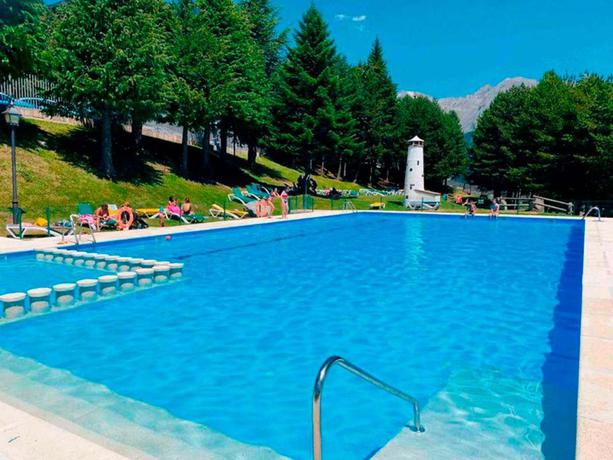 Imagen de la piscina del Apartamentos Formigal 3000. Foto 7