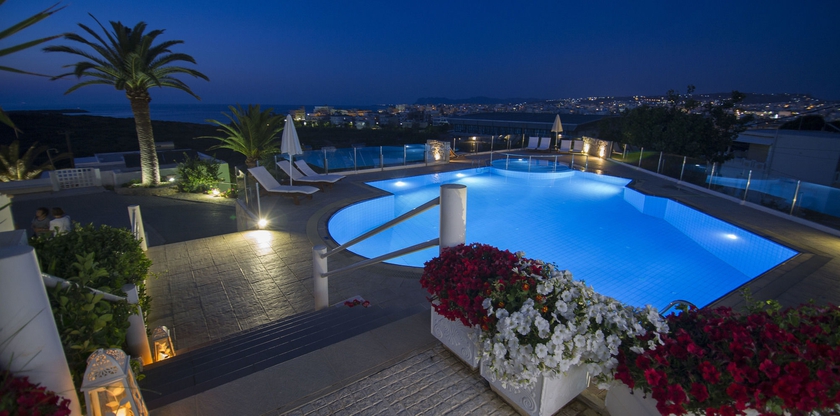 Imagen de la piscina del Apartamentos Frida Apartments, Chania. Foto 11