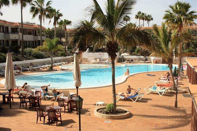 Imagen de la piscina del Apartamentos Fuentepark. Foto 12