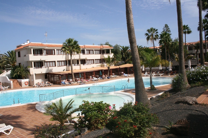 Imagen de la piscina del Apartamentos Fuentepark. Foto 13