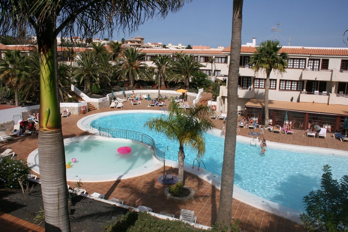 Imagen de la piscina del Apartamentos Fuentepark. Foto 15