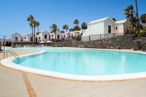 Imagen de la piscina del Apartamentos Fuerteventura Beach Club. Foto 7