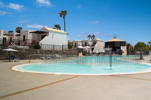 Imagen de la piscina del Apartamentos Fuerteventura Beach Club. Foto 9