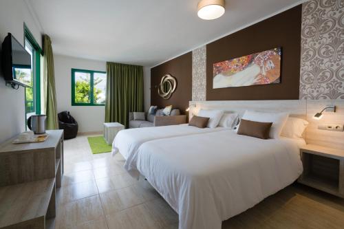 Imagen de la habitación del Apartamentos Gale&oacute;n Playa By Seasense Hotels. Foto 16