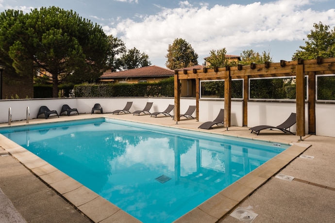 Imagen de la piscina del Apartamentos Garden and City Lyon – Marcy L'etoile. Foto 19