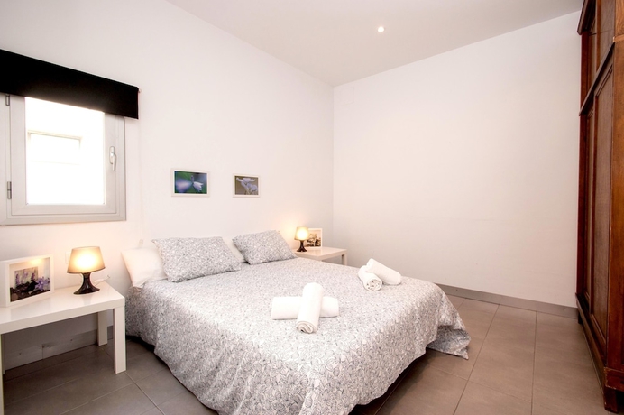 Imagen de la habitación del Apartamentos Gaudi Barcelona. Foto 12