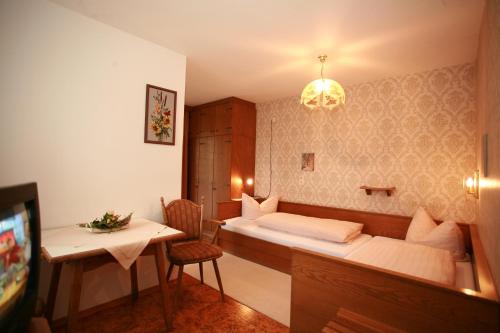 Imagen de la habitación del Apartamentos G&auml;stehaus Etschmann. Foto 8