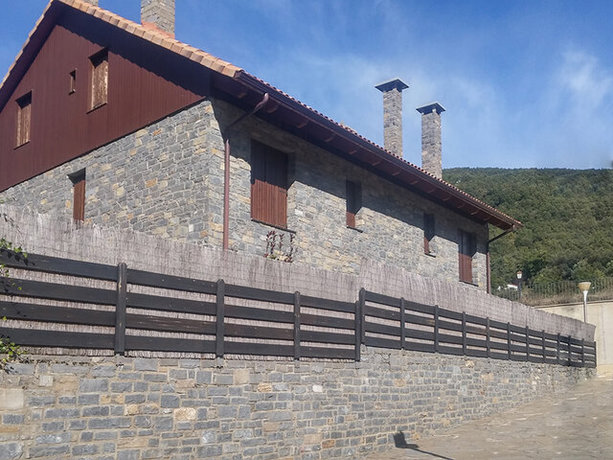 Imagen de los exteriores del Apartamentos Gavín Biescas 3000. Foto 8