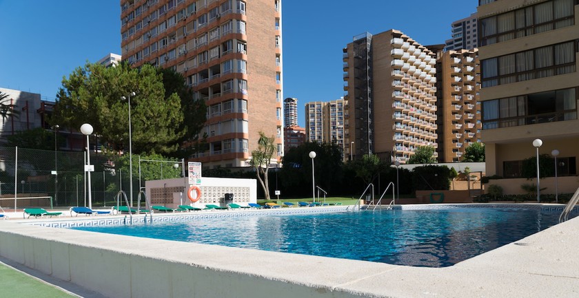 Imagen de la piscina del Apartamentos Gemelos Beninter. Foto 18