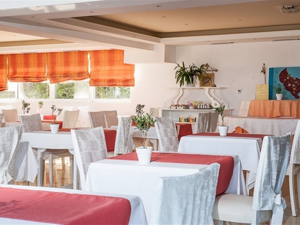 Imagen general del Apartamentos Gerakas Belvedere Hotel and Luxury Suites. Foto 2