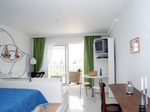 Imagen general del Apartamentos Gerakas Belvedere Hotel and Luxury Suites. Foto 5