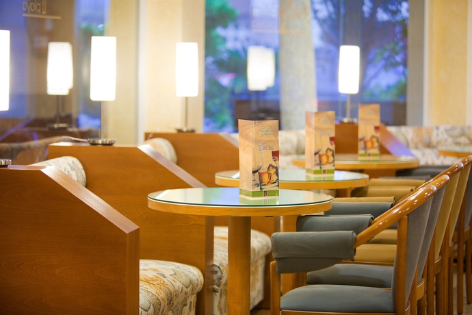 Imagen del bar/restaurante del Apartamentos Gf Noelia. Foto 6