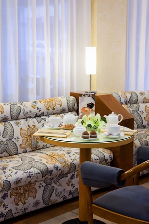 Imagen del bar/restaurante del Apartamentos Gf Noelia. Foto 7