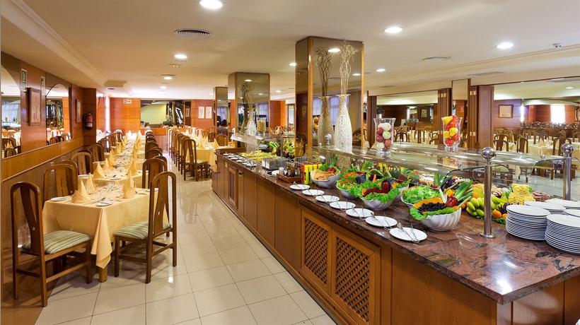 Imagen del bar/restaurante del Apartamentos Gf Noelia. Foto 10