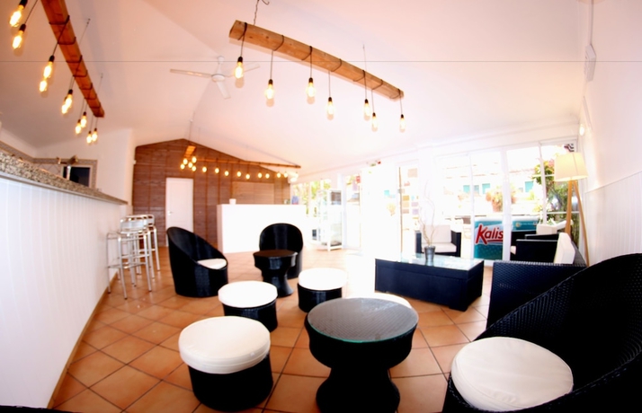 Imagen de los interiores del Apartamentos Giramar Turisticos. Foto 16