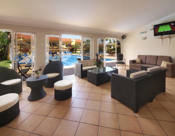 Imagen de los interiores del Apartamentos Giramar Turisticos. Foto 17