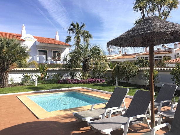 Imagen de la piscina del Apartamentos Giramar Turisticos. Foto 19