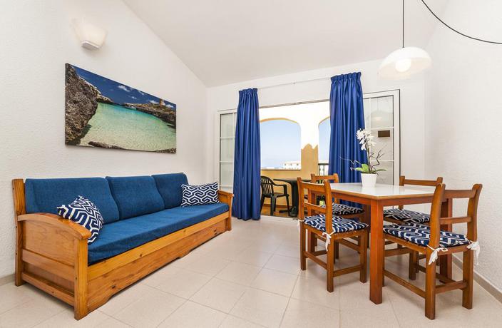 Imagen de los interiores del Apartamentos Globales Binimar. Foto 12