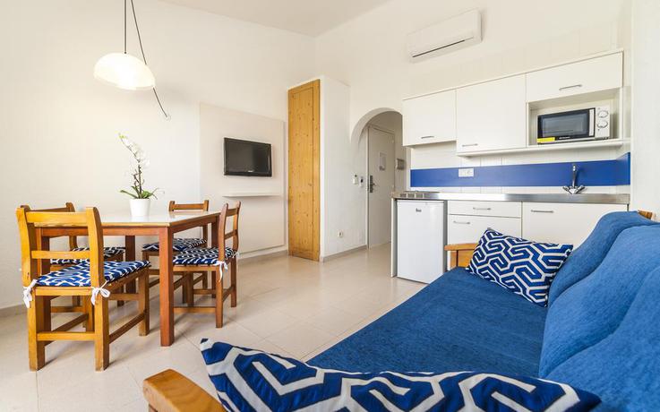 Imagen de los interiores del Apartamentos Globales Binimar. Foto 13