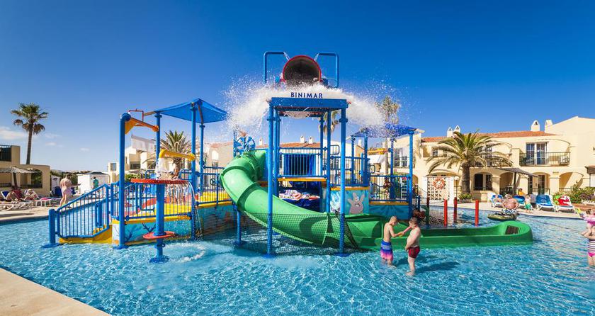 Imagen de la piscina del Apartamentos Globales Binimar. Foto 15