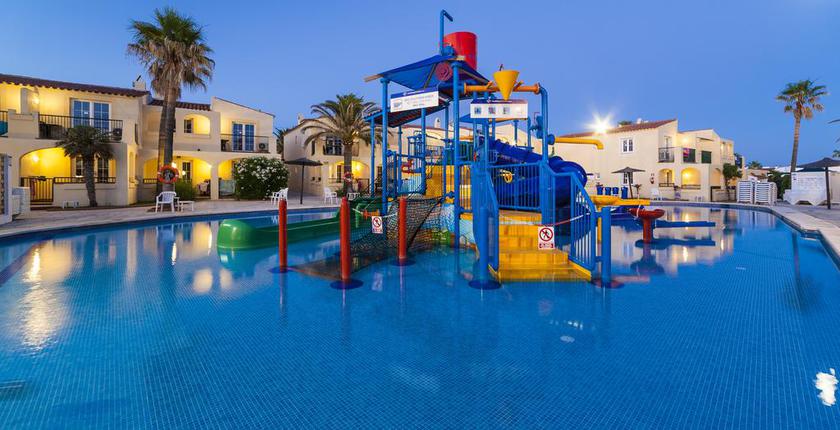 Imagen de la piscina del Apartamentos Globales Binimar. Foto 16