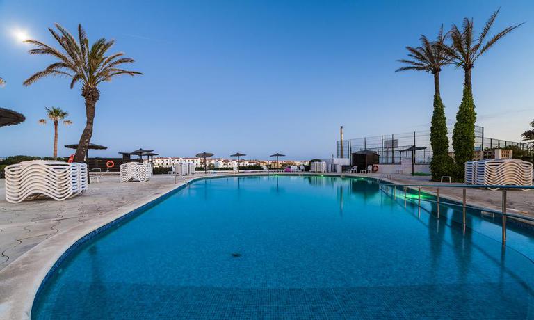 Imagen de la piscina del Apartamentos Globales Binimar. Foto 18