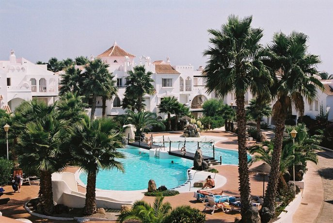 Imagen de los exteriores del Apartamentos Golf Center. Foto 10